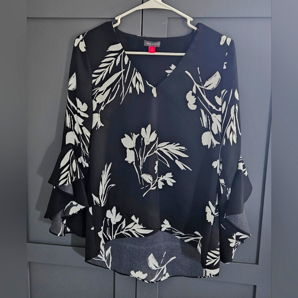 Vince Camuto Flare Arm Blouce Size XS